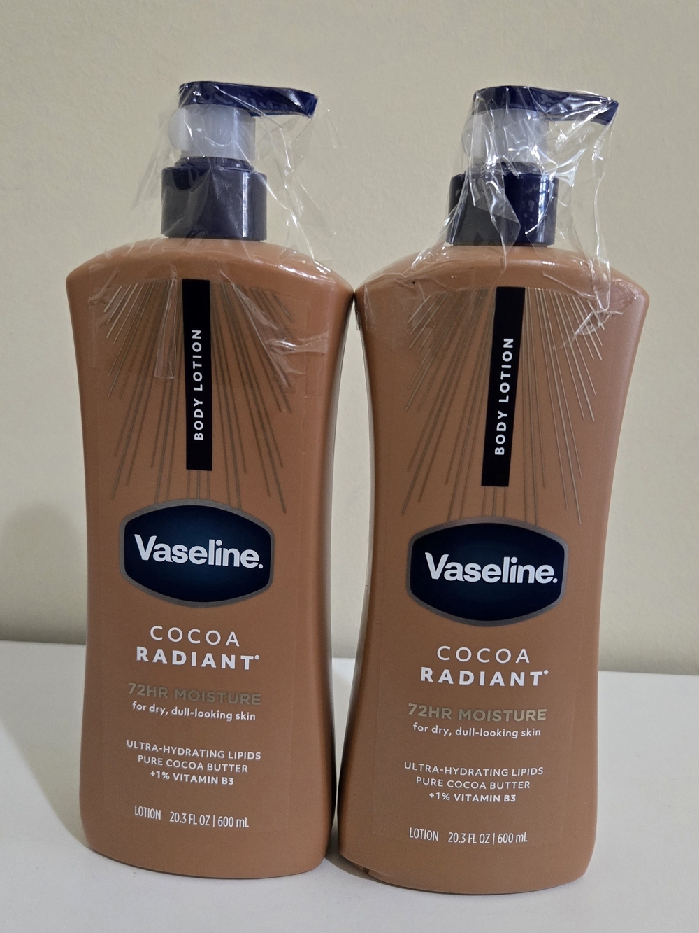 Vaseline Cocoa Radiant Body Lotion - Rich Cocoa Brown (2 Bottles, 20.3oz Ea)
